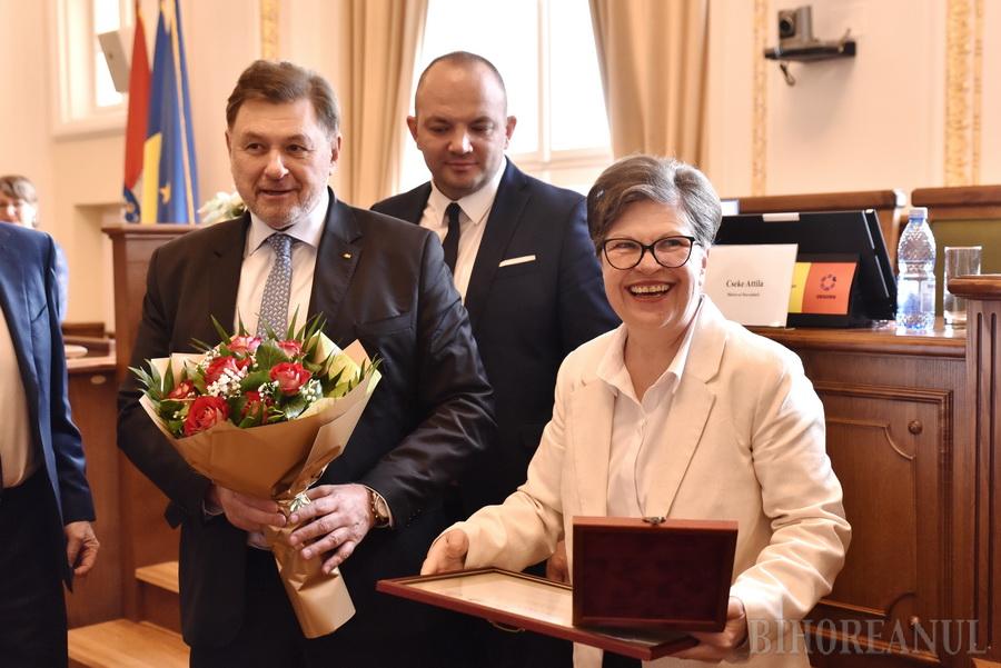 FOTO. Asistentă de la Spitalul Județean Satu Mare, premiată de ministrul Sănătății. Model de profesionalism