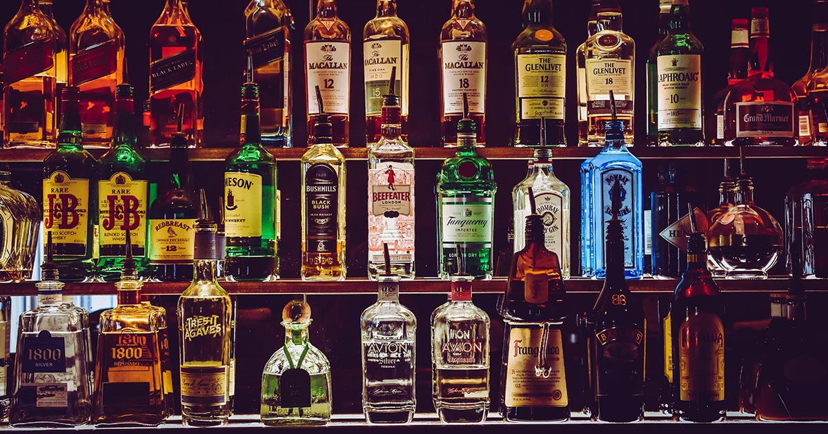 O țară din Europa, prima din lume care care introduce avertismente pe sticlele cu alcool