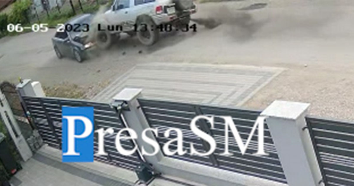 VIDEO. Fiind în divorț, un bărbat s-a urcat cu mașina pe autoturismul condus de soție. Fiica celor doi a fost rănită