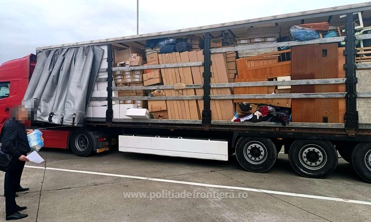 FOTO. VAMA PETEA. Polițiștii români au refuzat zeci de tone de ”marfă” din Austria