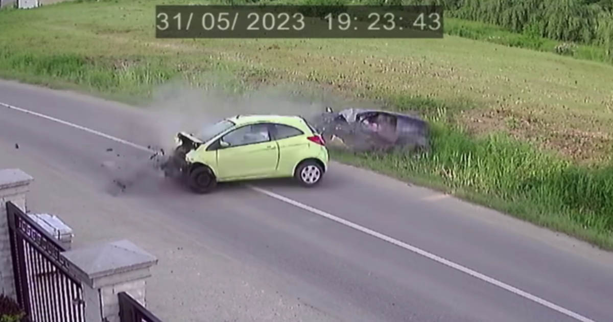 VIDEO. Accident grav în județul vecin, surprins de camerele de supraveghere. Un copil, în comă
