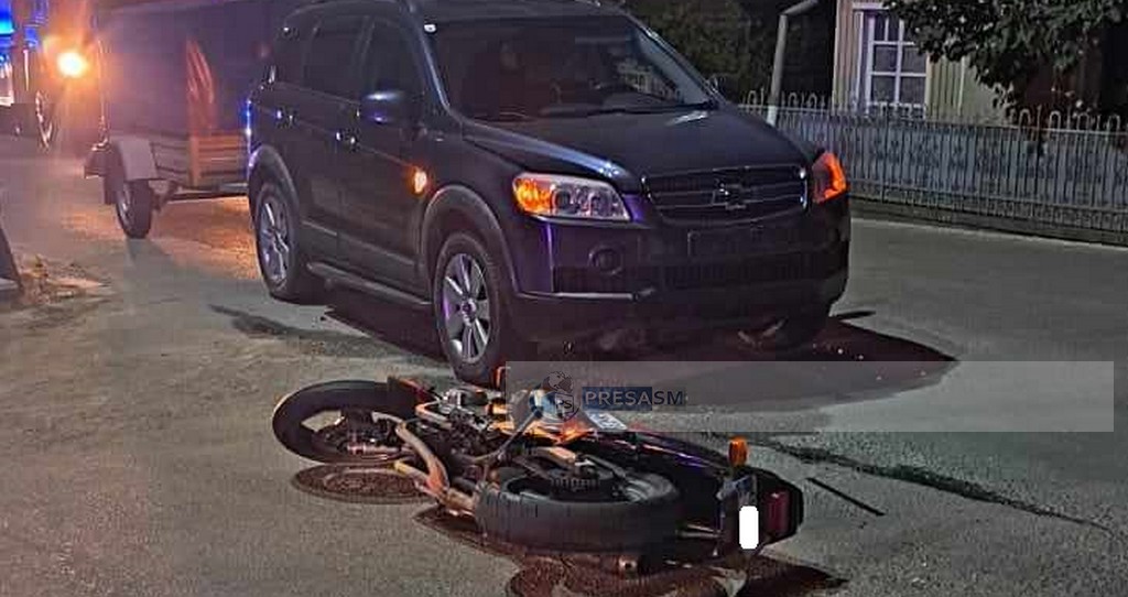 FOTO. Doi tineri au pornit pe motocicletă spre ștrandul Tășnad, dar au ajuns la Urgență