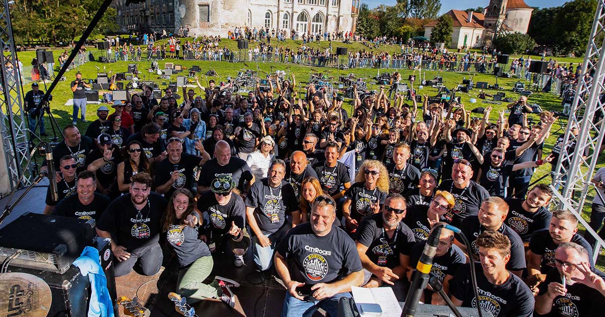 S-a dat startul înscrierilor pentru primul rock flashmob la Satu Mare. Ce melodii se vor răsuna în centrul orașului