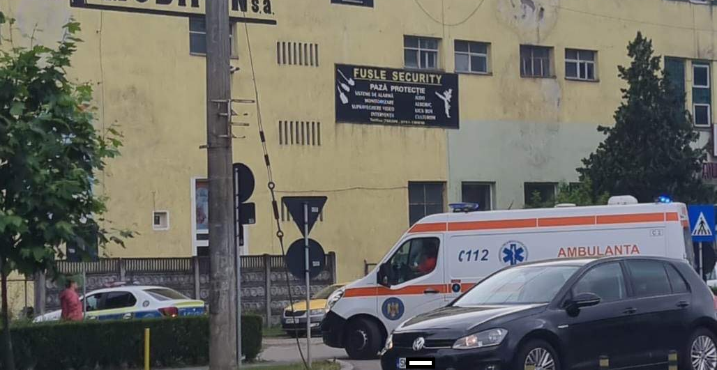 FOTO. A urcat beat la volan. Sătmărenii l-au crezut mort și au sunat la 112. A scăpat de Poliție ca prin minune