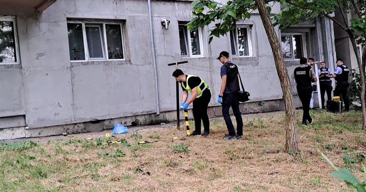 FOTO. Tragedie într-un județ din țară. O fetiță de 4 ani a căzut de la geam. A fost lăsată singură acasă