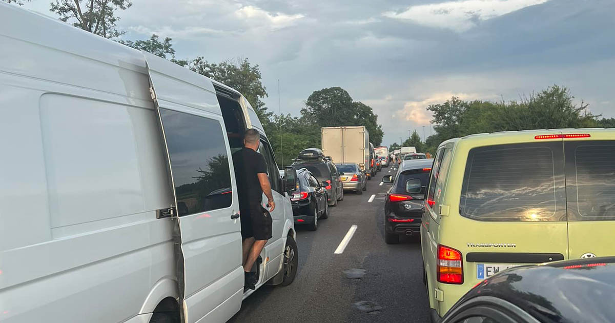 Restricții de trafic în Ungaria, începând de mâine. Frontieriștii se pregătesc și pentru aglomerația de sărbători