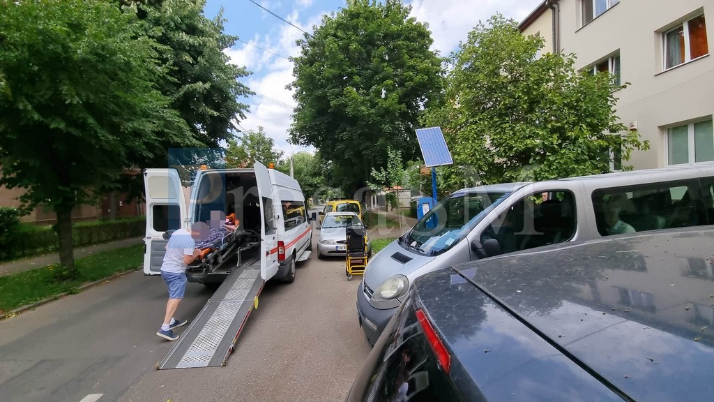 FOTO/VIDEO. Bătrâni mutați dintr-un centrul de vârstnici din Satu Mare. Funcționa fără autorizație sanitară