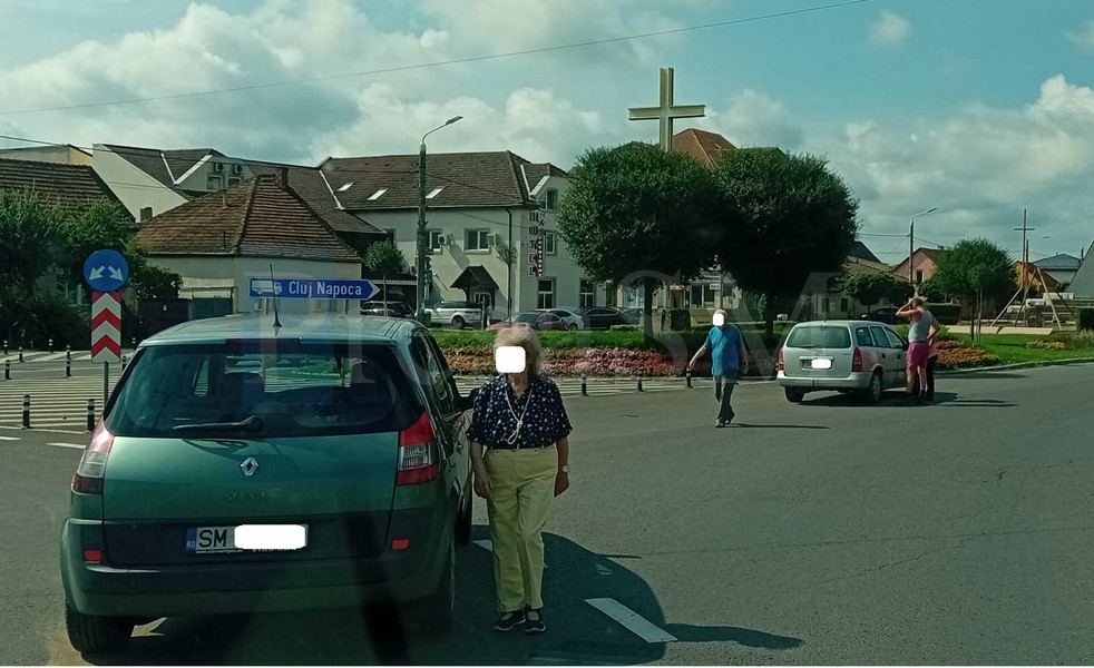 FOTO. Accident în sensul giratoriu de la Burdea. Circulația, afectată parțial