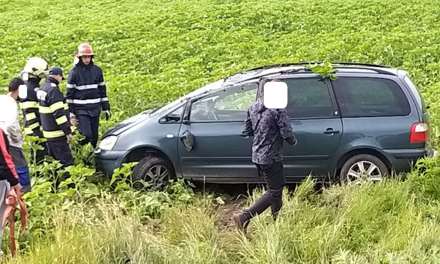 Urmărit de Poliție pe arătură! Cu doi copii în mașină, un sătmărean fără permis a încercat să scape
