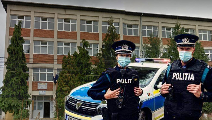 Bătaie între elevi în fața unei școli din municipiul Satu Mare. Poliția i-a dus la secție