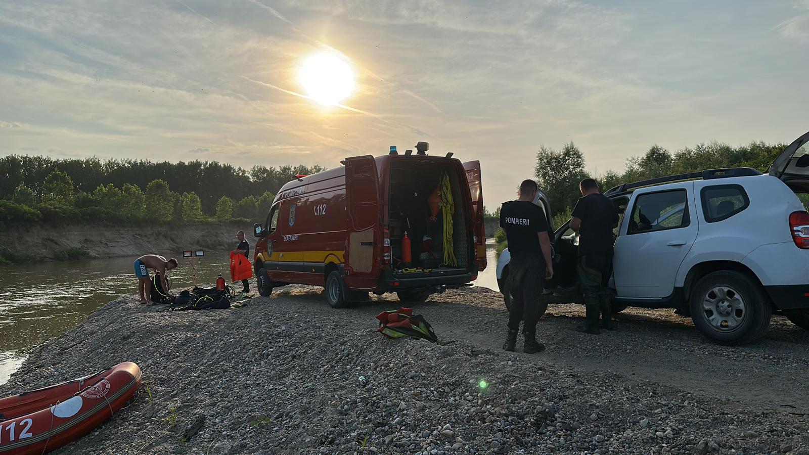 FOTO/VIDEO. Ce spun polițiștii despre accidentul de la Băbășești. A ajuns echipajul de scafandri din Bistrița