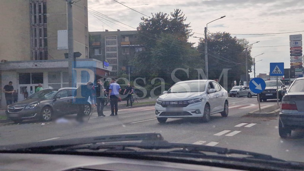 FOTO/VIDEO. Accident grav pe Drumul Careiului. Pieton lovit de o mașină pe trecere
