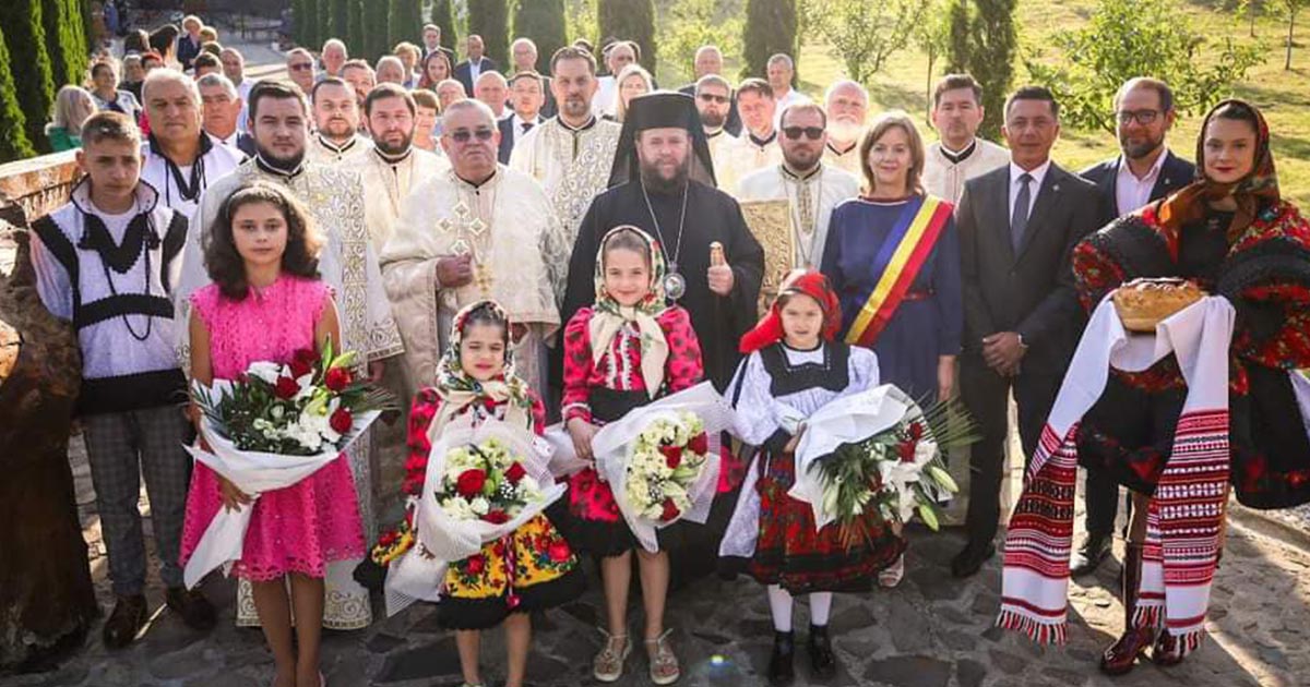 FOTO. Sărbătoare la schitul de la Luna Șes. Senatorul Zob: "Mica noastră bisericuță este o oază de liniște și pace"