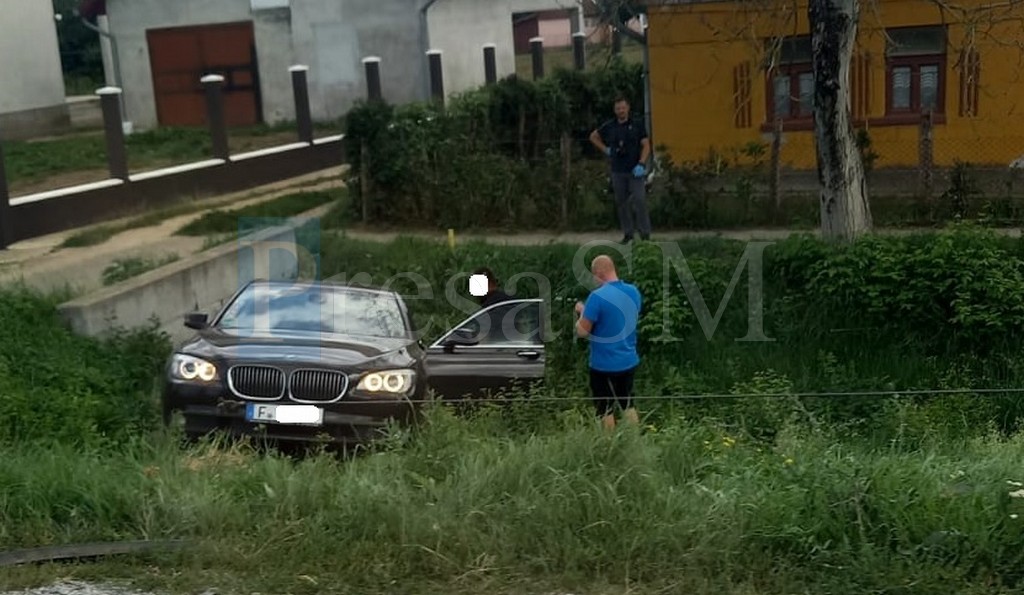 FOTO. Cum s-a produs accidentul de pe DN19. Femeie rănită,  două mașini în șanț