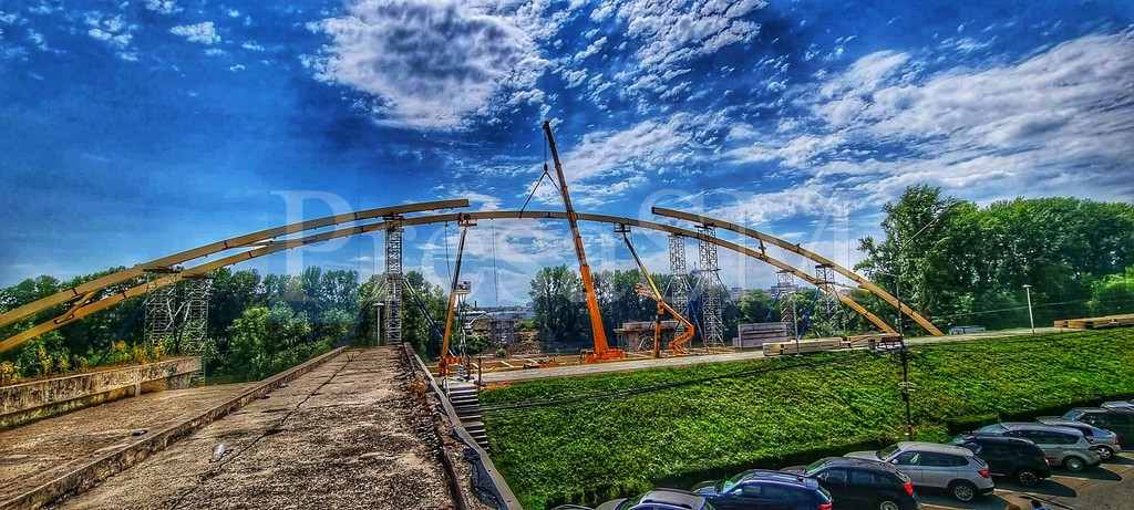 FOTOGALERIE. Asamblarea tablierului, aproape de final. Urmează suprapunerea. Imagini de pe șantier