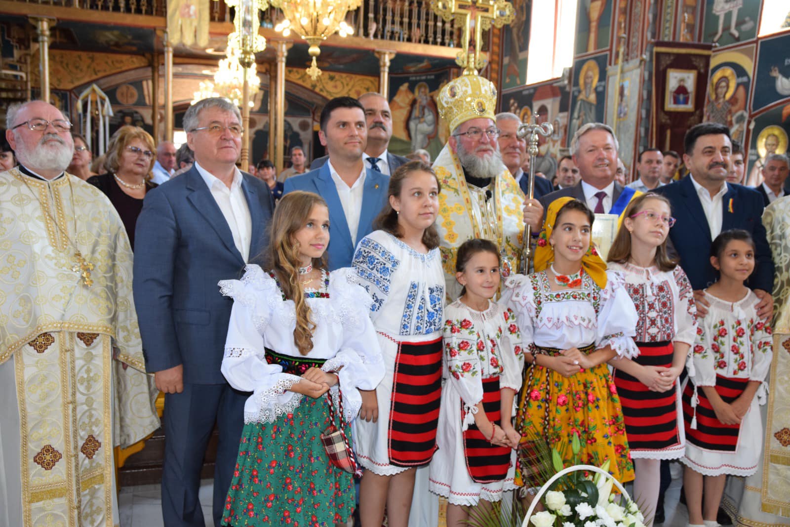 PSD Satu Mare, alături de credincioșii din Botiz. Prefectul Radu Roca, fiul al satului, i-a felicitat