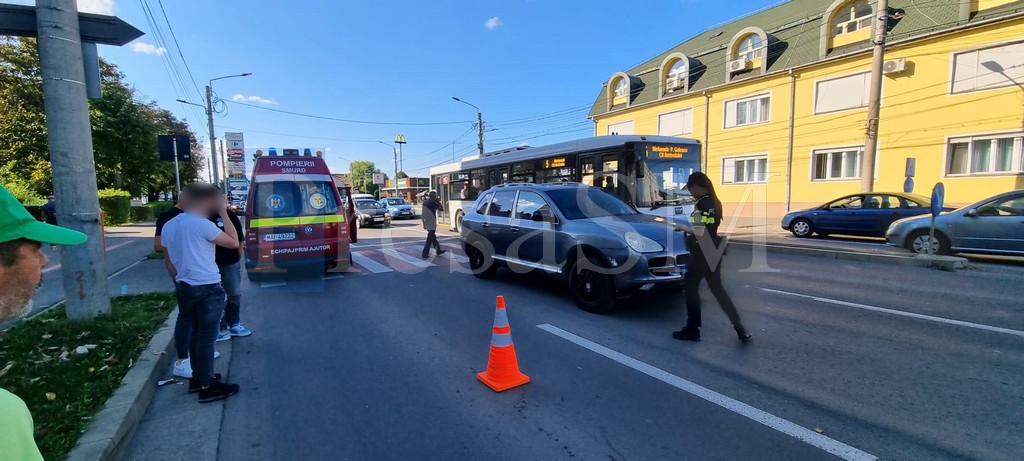 FOTOGALERIE. Accident pe Drumul Careiului. Pieton lovit pe trecere de un tânăr șofer