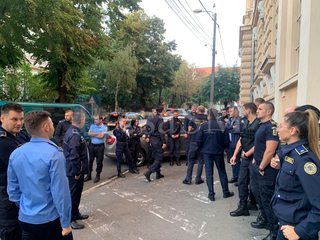 FOTO/VIDEO. Protest la Penitenciarul Satu Mare. Polițiștii, sătui de măsurile de austeritate. Lipsă cronică de personal