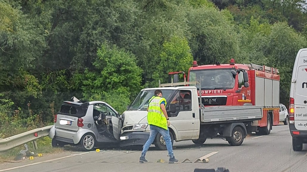 FOTO. Un șofer din Certeze a provocat un grav accident. Două persoane transportate la spital, una cu elicopterul