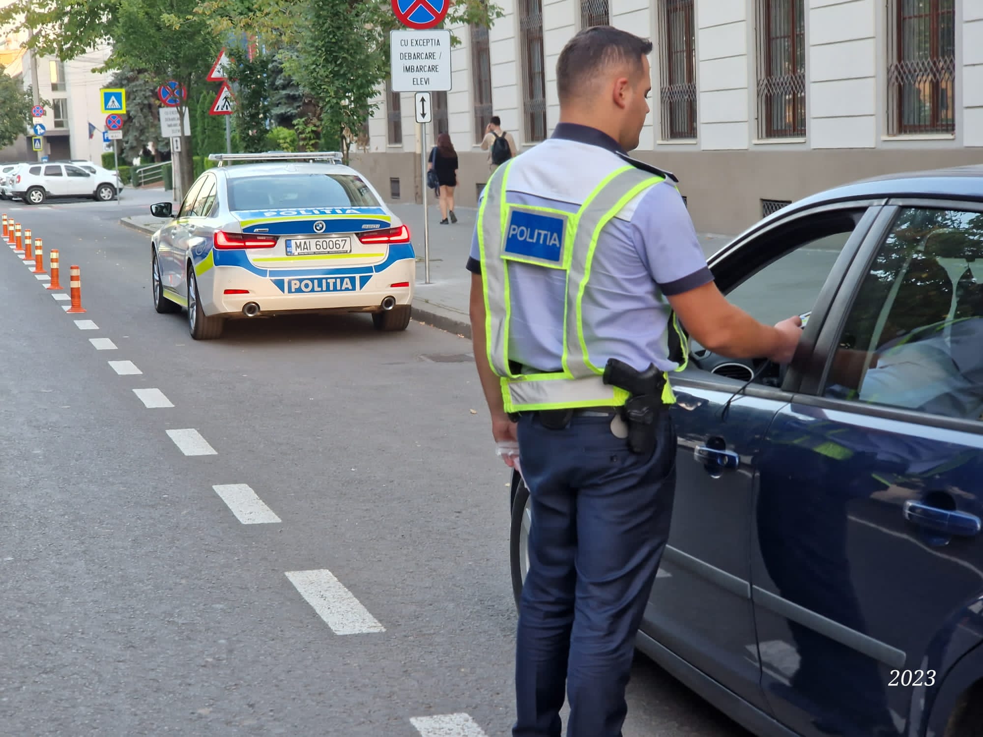 Trei infracțiuni dintr-o lovitură. Un tânăr șofer din Moldova a crezut că-i poate fenta pe polițiștii sătmăreni