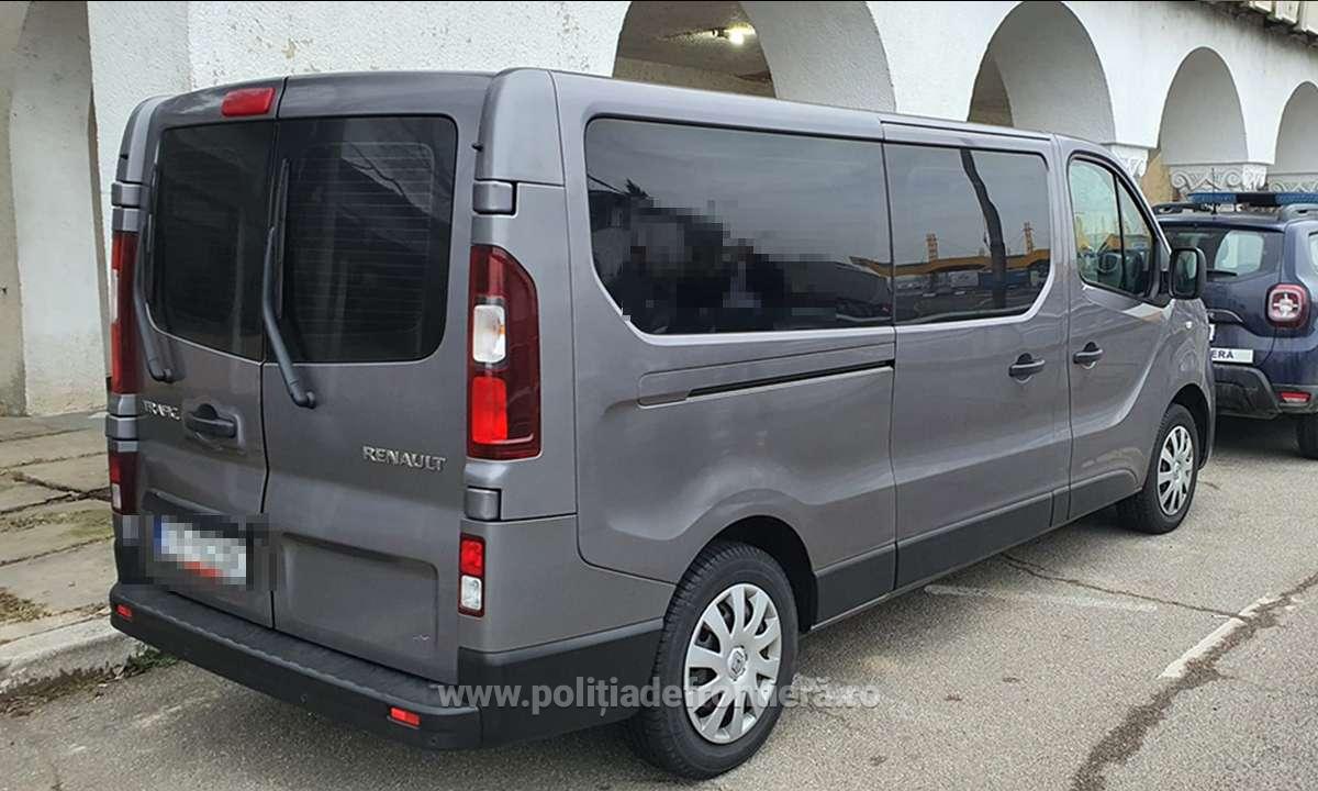 VAMA URZICENI. A vrut să iasă din țară cu microbuzul. Dar s-a ales cu dosar penal