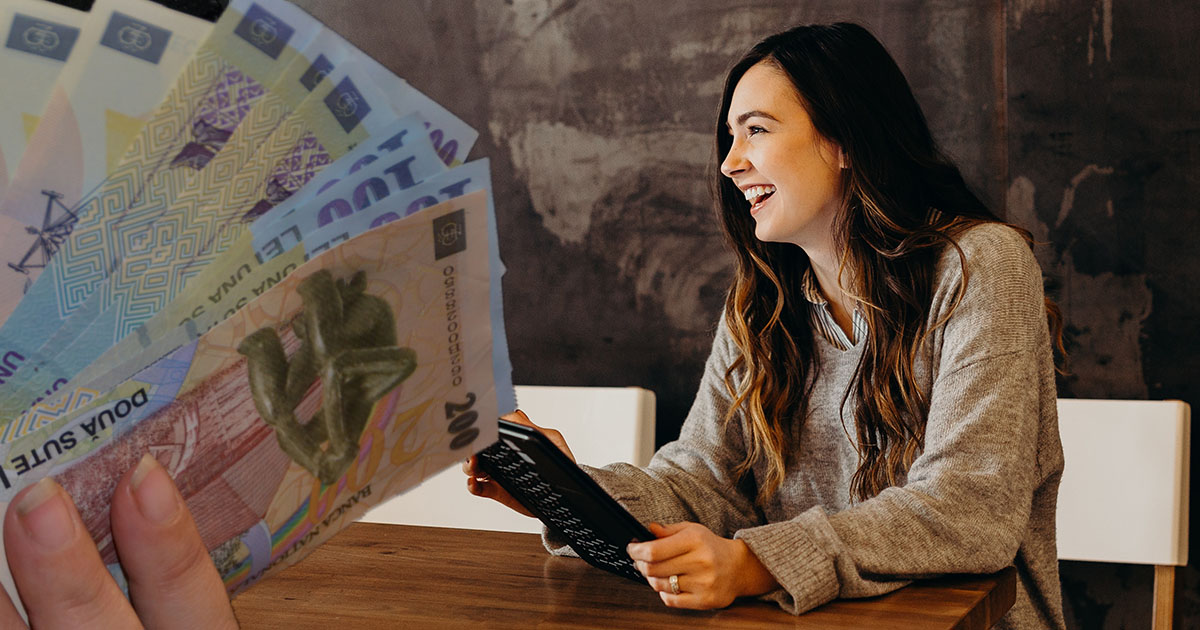 Veste bună pentru unii bugetari. Guvernul a aprobat majorarea de 10% a salariilor