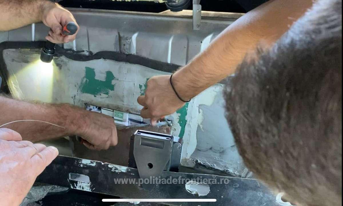 Cetățean maghiar, amendat în Vama Halmeu. A crezut că a găsit locul perfect în care să ascundă unele ”lucruri”