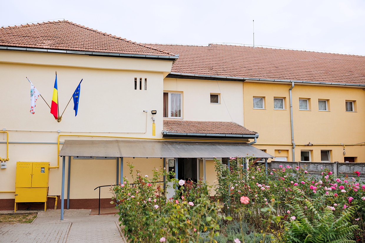 FOTO. Un sătmărean a reabilitat gratuit Adăpostul persoanelor străzii din Satu Mare. A vrut să rămână anonim