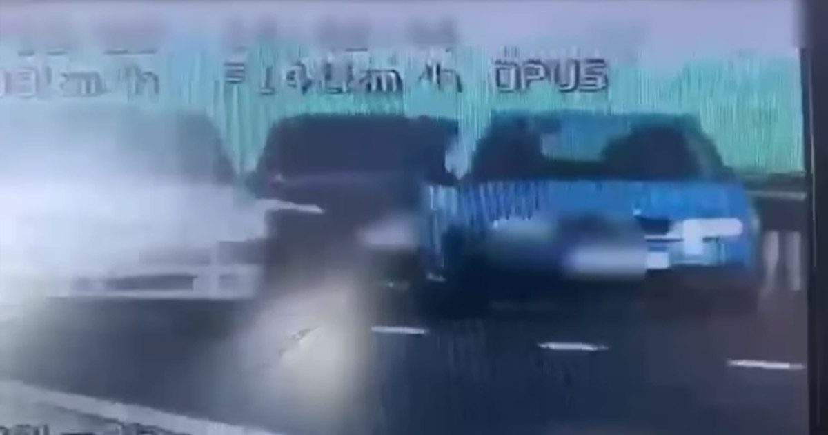 VIDEO. "Bullying în trafic", pe o autostradă din țară: "Dacă se speria în acel moment, avea o reacție și trăgea de volan? Unde se ajungea?"