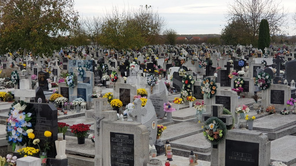 Creșteri de taxe la cimitirul de pe Amațiului. Aproape totul se scumpește. Cât va costa un loc concesionat pentru două decenii
