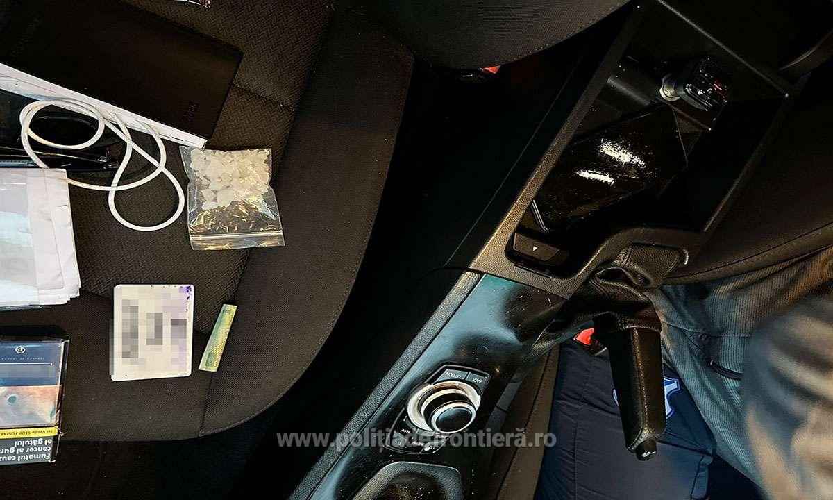 FOTO. Puștan prins cu droguri în mașină, pe DN19, în Botiz!