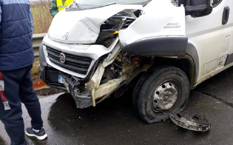 SATU MARE. Un șofer beat pulbere a ”virat” în mașina unei șoferițe