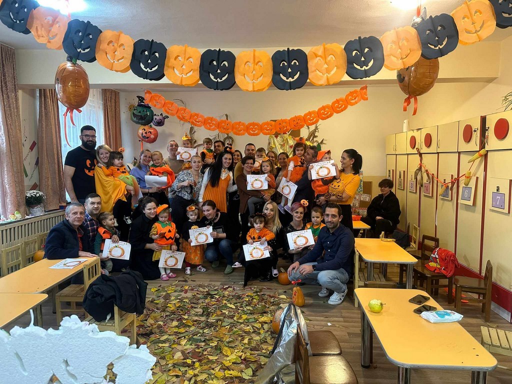 Concursul dovleceilor simpatici. Micuții de la grădinița Mondiala s-au întrecut în costume și activități la un mini-festival de toamnă