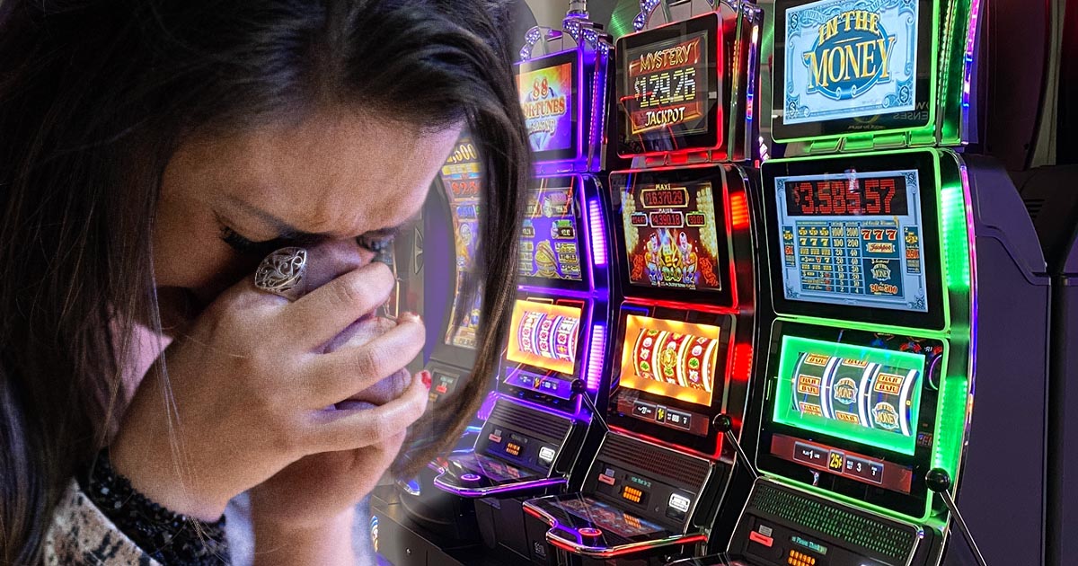 Barmana a furat banii din ”păcănele” pentru a juca chiar ea la ”păcănele”