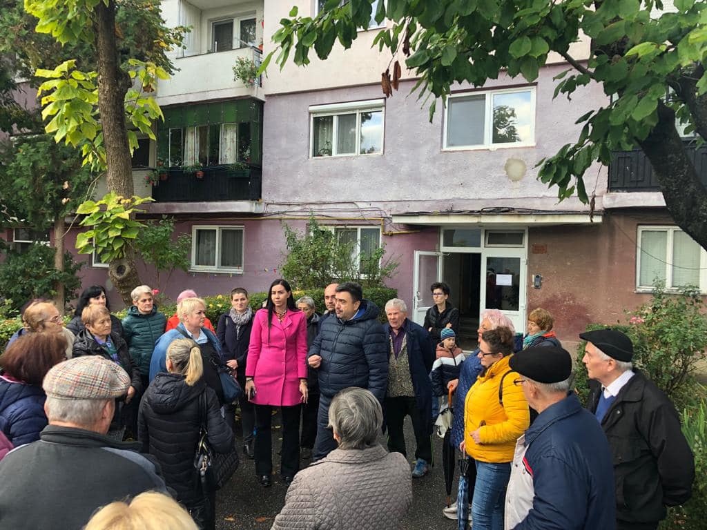 Prefectul, viceprimarul și șeful Pieței Someș, în audiență pe teren în Cartierul Micro 14