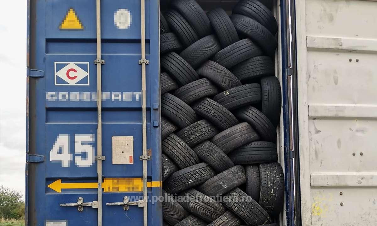 FOTO. Tone de anvelope de iarnă, second-hand, oprite în Vama Petea. Trimise înapoi în Germania