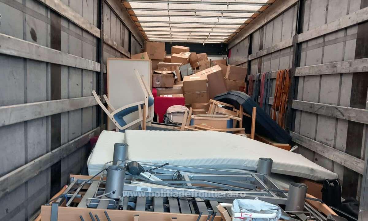 FOTO. Ce ”bunuri” mai aduc sătmărenii în țară de pe la ”pubelele” din Occident