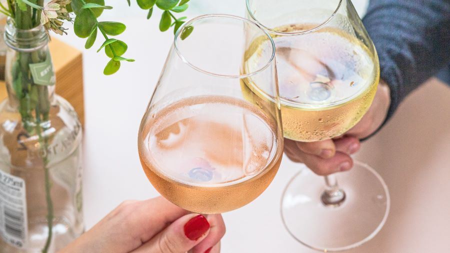 Cinci mituri demontate despre vin