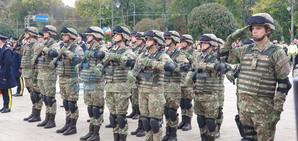 Armata caută să angajeze sătmăreni. Nu trebuie nici măcar Bacalaureatul