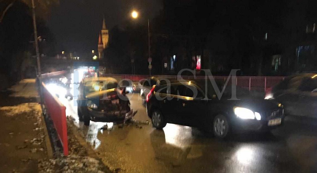FOTOGALERIE. Accident pe B-dul Octavian Goga, în Satu Mare. Coliziune violentă între trei mașini
