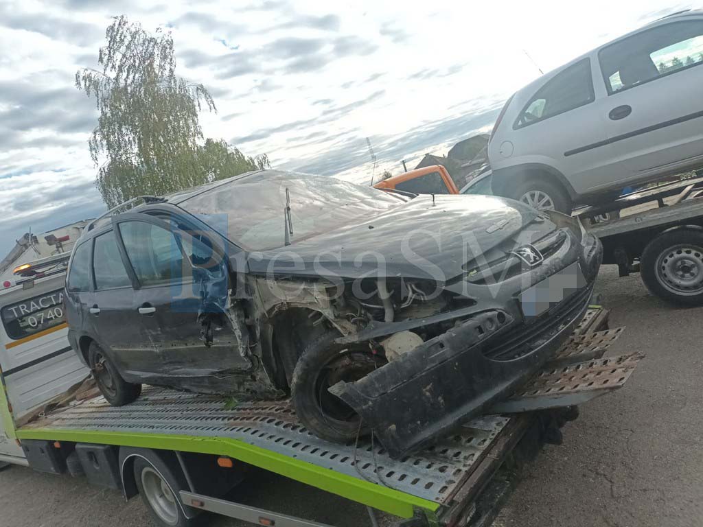 FOTO. Sătmărean rănit într-un accident rutier. Coliziune între două automobile în județ, pe DN19
