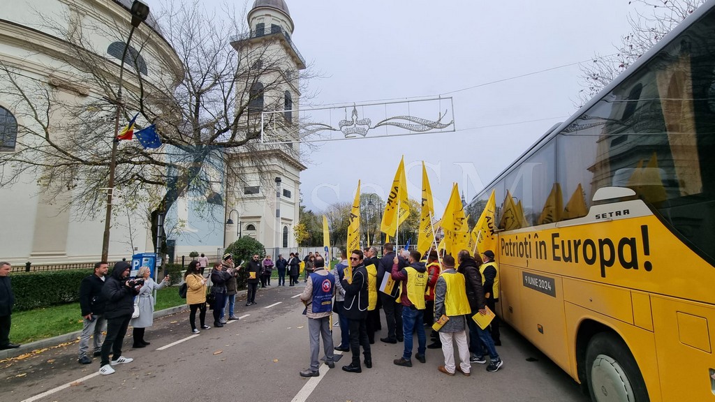 FOTO. AUR și-a lansat candidații la Satu Mare. Mai multă presă decât simpatizanți