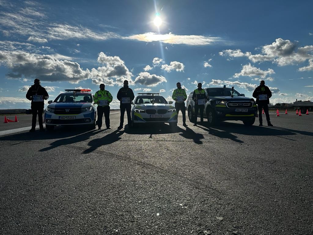 FOTO/VIDEO. Zeci de polițiști din Satu Mare, ca-n ”Fast & Furious”. Au încins anvelopele pe Aeroport