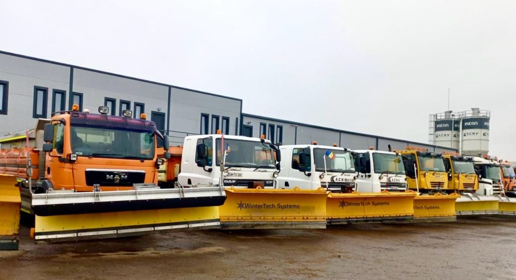 FOTO. Consiliul Județean Satu Mare spune că e pregătit pentru ninsori: "În bazele de deszăpezire se află 61 de utilaje"