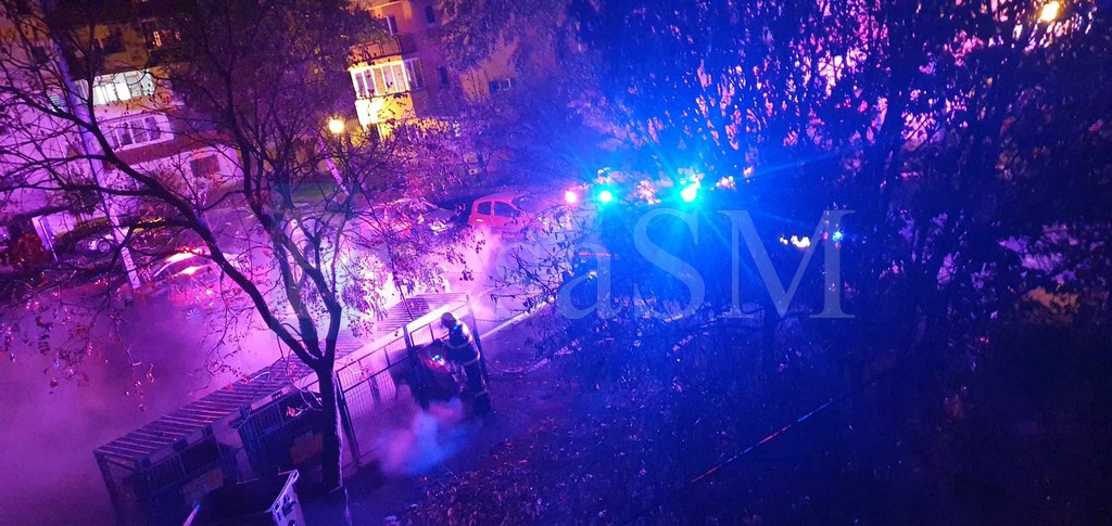 FOTO/VIDEO. Incendiu în Cartierul Micro 16. Pericol de extindere, o mână criminală lovește din nou