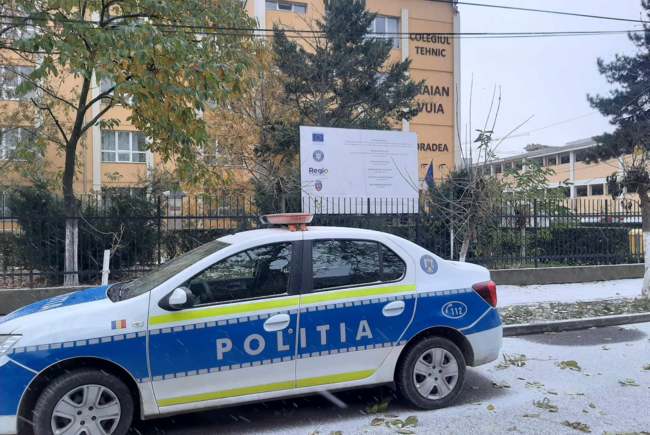 Caz șocant la o școală. Pedagog înjunghiat de o elevă chiar în biroul unei directoare, în Oradea