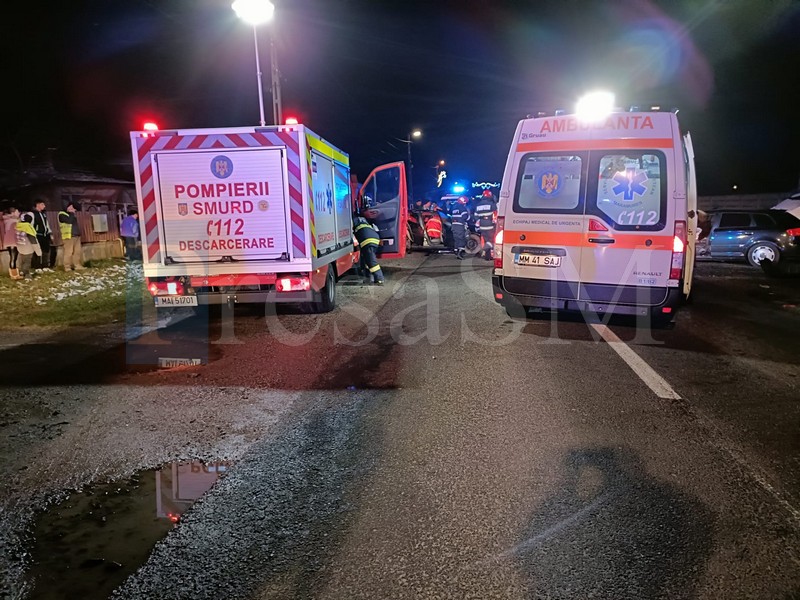 Băută bine, o șoferiță din Bistrița a ajuns cu mașina în autoutilitara unui sătmărean