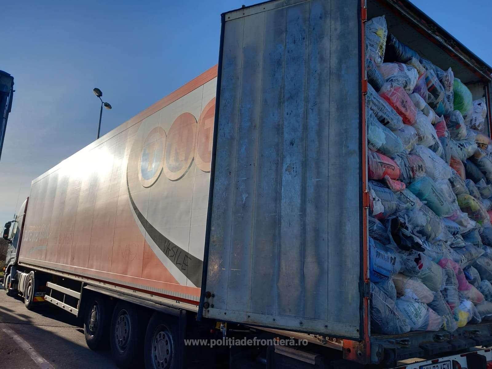 FOTO. Motivul pentru care un TIR din Austria a fost trimis înapoi din Vama Petea