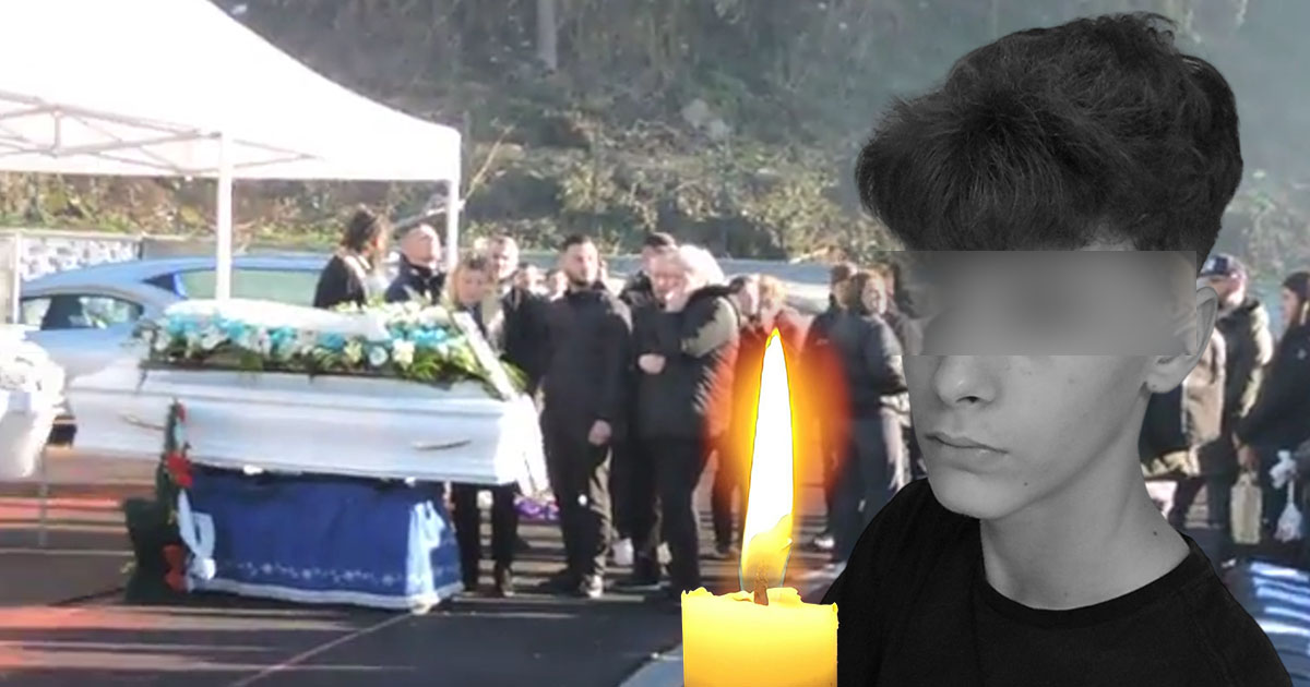 Alexandru, tânărul împușcat în Italia, condus pe ultimul drum. Sute de persoane prezente la slujba de pe stadion