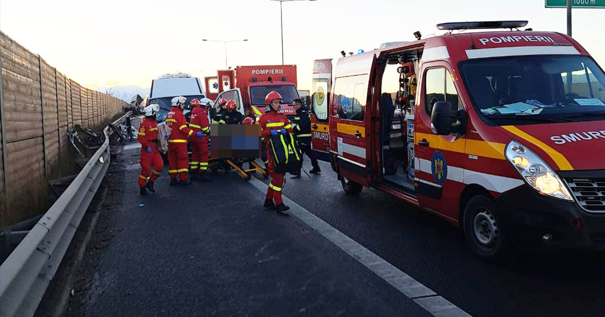 FOTO. Accident grav în țară. A fost activat Planul Roșu. Elicopterul SMURD, chemat în ajutor